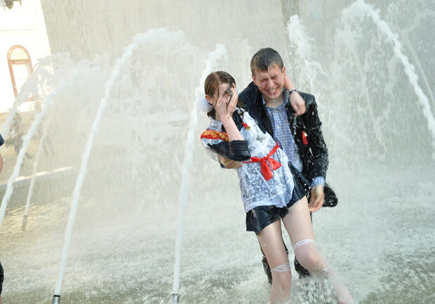 Сегодня они купались в фонтане весь день. Фото Анны Крамаренко