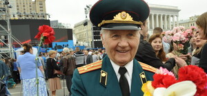 Как киевляне завалили ветеранов цветами и благодарностями