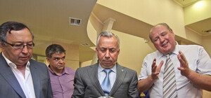 Видеофакт: как мэр Донецка футбольный мячик за тысячу баксов выбирал