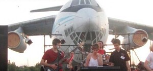 Фоторепортаж: рок-концерт в Луганском авиамузее