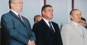 Друзья экс-мэра о памятнике: 