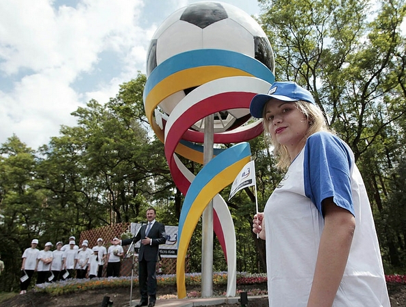 На въезде в Киев установят пять футбольных символов. Фото с сайта КГГА