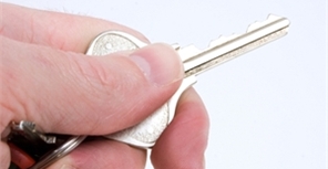 Ключи от квартиры девушка пока не получила... Фото с сайта sxc.hu