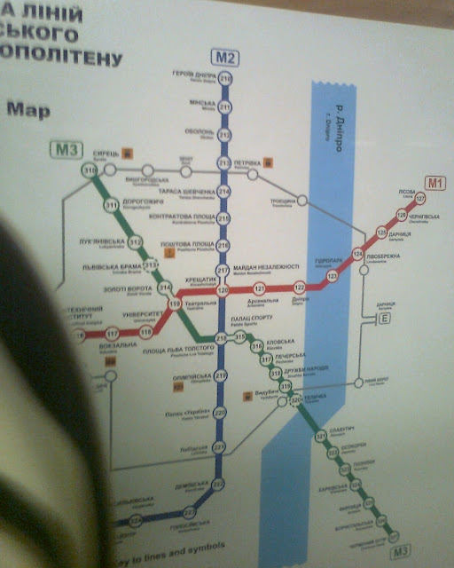 На карте столичного метро Троещину расположили на правом берегу Днепра. Фото interesniy-kiev.livejournal.com