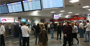 Киевский аэропорт снова "стоит". Фото Максима Люкова
