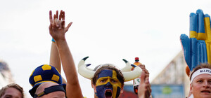 Чем запомнятся киевлянам шведские фаны: красивые мужчины и литры выпитого пива 