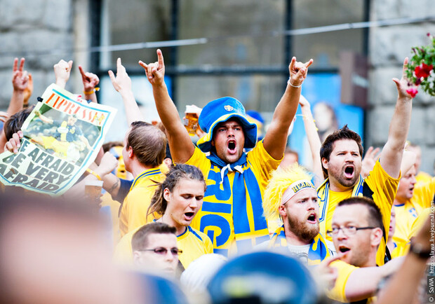 Новость - События - Шведы против англичан: бои на пиве и флагах