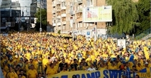 Шведы не дали пройти колонной киевлянам по центру столицы. Фото с сайта vk.com/typical_kiev