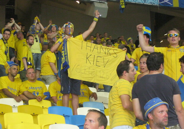 Скандинавы радуются победе, а также благодарят Киев за гостеприимность. Фото Игоря Кулика