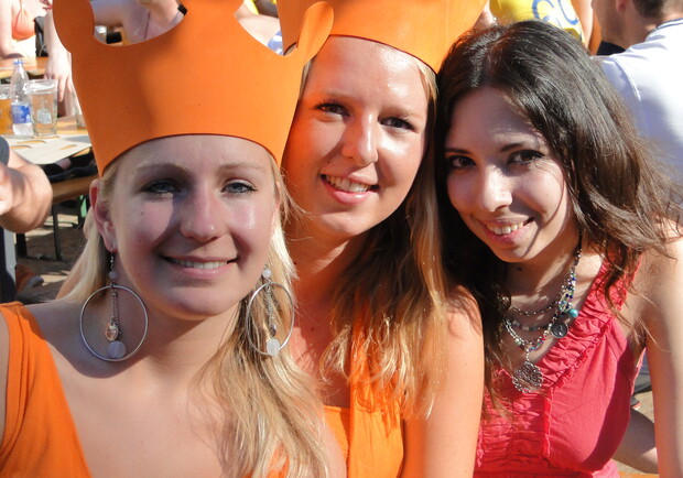 Кстати, девушки из Нидерландов были очарованы красотой украинки из "В городе". Фото Дмитрия Казанцева
