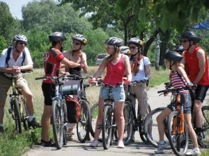 Велосипедная экскурсия - отличный повод провести время всей семьей!