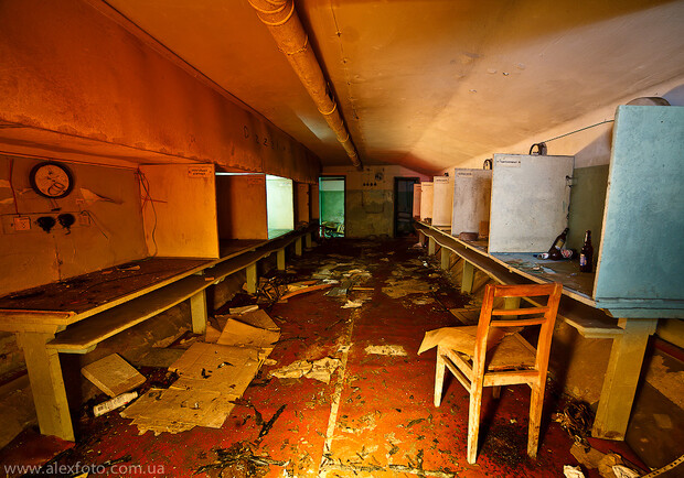 Вот эта комната и есть подземный центр управления полетами. Фото alexfotos