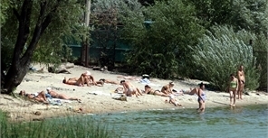 На пляже "Пуща-Водица" снова разрешили купаться. Фото Артема Пастуха