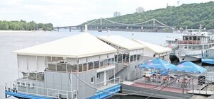 На берега Днепра возвращаются плавучие рестораны