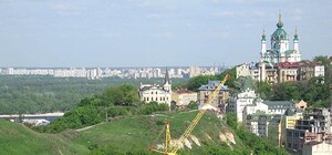 В столице начали разрушать Замковую гору