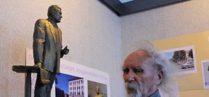 5 вариантов памятника экс-мэру Поляку: выбираем