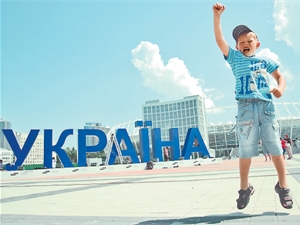 Новость - Спорт - Фотофакт: киевляне поддерживают олимпийцев огромной "Украиной" и пожеланиями в "Фейсбуке"