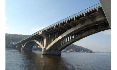 Мост Метро начнет обретать новый вид уже в следующем году. Фото: vikna.stb.ua