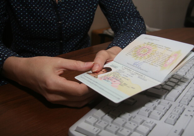 Загранпаспорт можно получить в Киеве даже без прописки. Фото Артема Пастуха