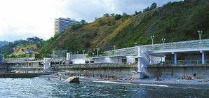 Пляж в Массандре закрыли для туристов