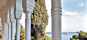 Дома звезд в Крыму: у Ротару - вилла в мавританском стиле, у Алсу – личная мечеть, у Заворотнюк – реликтовые кедры