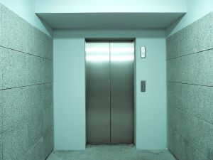 Лифты могут поднимать семь человек. Фото с сайта www.sxc.hu.