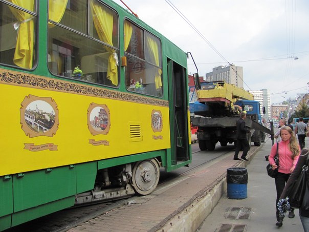 Новость - События - В Киеве скоростной трамвай сошел с рельс