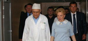 Фотофакт:В Донецке Богатырева щегольнула сумочкой от Луи Виттона и крутой брошкой