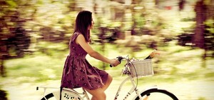 Одесситки в красных платьях массово прокатятся по городу на велосипедах