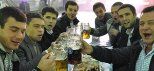 Октоберфест 2012: литры пива, пляски и вкусные сосиски