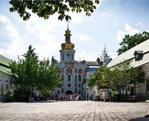 Фасадные иконы храма расписывал киевский художник Юрий Гузенко. Фото Ярослава Синченко. 