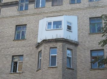 Новость - Коммуналка - Фасадная революция по-киевски: "Он просто облагородил балкон"
