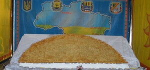 В Донбассе приготовили двухметровый чебурек