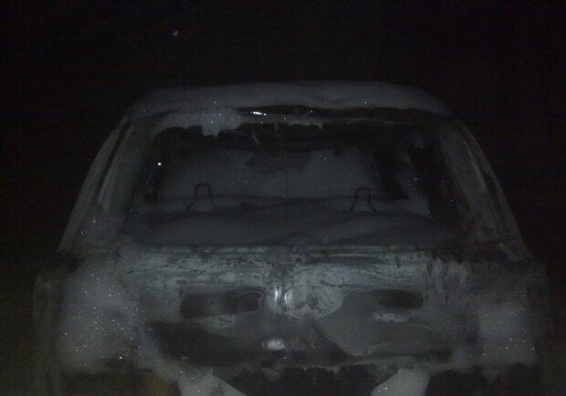 Машина загорелась в гараже. Фото с сайта МЧС 