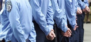 Одесская милиция перекрыла несколько кварталов, чтобы очистить от листовок с гадостями на кандидата в нардепы