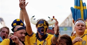 Киев полюби шведских фанов. Фото momentextractor.livejournal.com