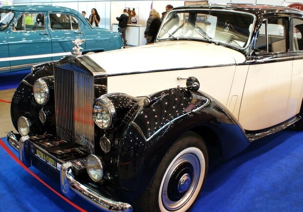Выставка посвящена редким американским автомобилям. Фото: retroexotica.com.ua