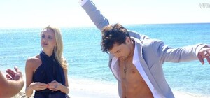 Дима Билан резвился на крымском пляже с блондинкой 