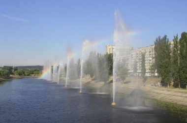 В этом году запустить фонтаны удалось с трудом. Фото bereznyaki.ucoz.ua 