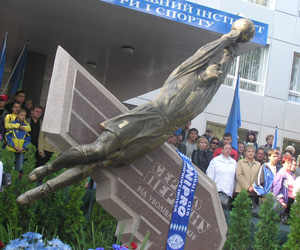 Памятник Сергею Перхуну в Днепропетровске. Фото с сайта dv-gazeta.info