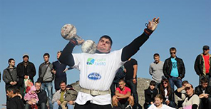 На Фестивальном причале богатыри таскали грузовики и 120 килограммовые чемоданы