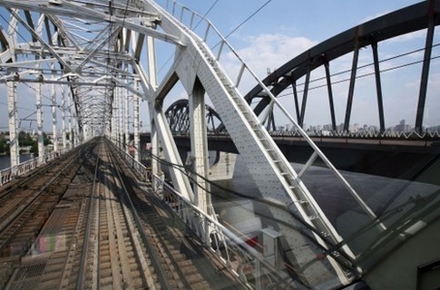 Железнодорожную часть моста обещают запустить уже с октября. Фото с сайта: http://www.segodnya.ua
