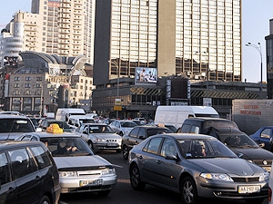 Проспект Победы задыхается от выхлопов автомобилей. Фото с сайта kp.ua