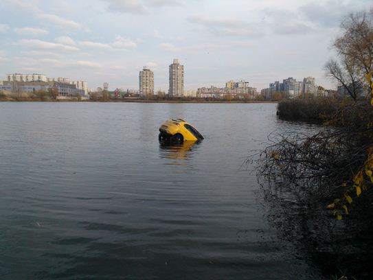 Новость - События - По киевскому озеру плавала Yellow Submarine 
