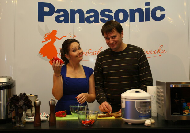 Даша Малахова продемонстрировала, как работает бытовая техника от Panasonic. Фото предоставлено организаторами