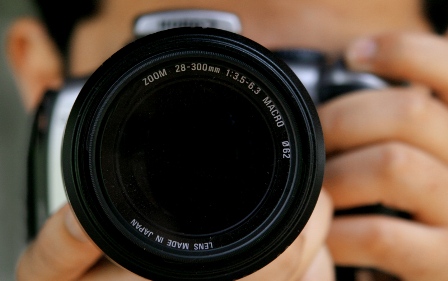 Закон разрешает фотографировать и фотографироваться практически везде. Фото с сайта http://orbita.dn.ua