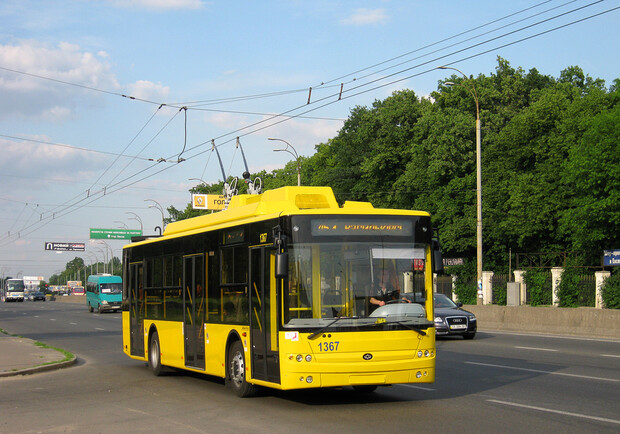 Новые троллейбусы перевозят воздух. Автор: Valeriy, сайт transphoto.ru