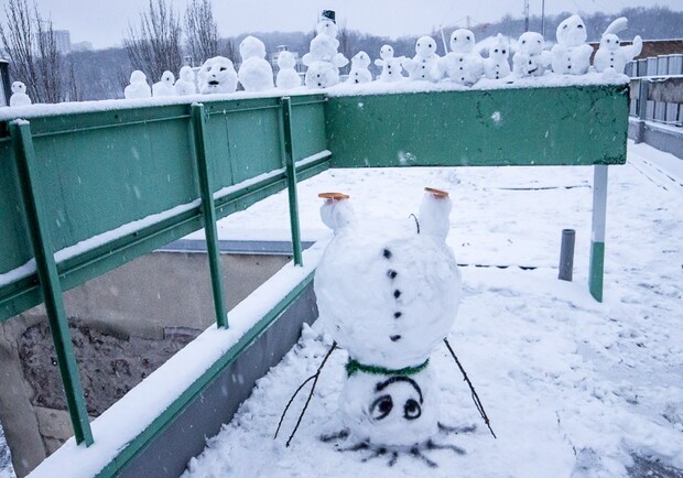 Снеговик в городе. Фото "В городе"