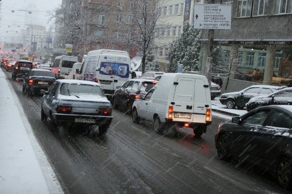 Даже в субботу в Киеве пробки. Фото с сайта obozrevatel.com