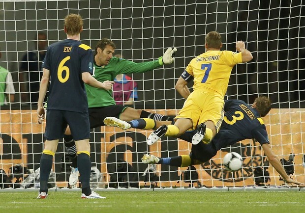 Победа на Евро над шведами стала единственной в этом году в официальных матчах. Фото с сайта sport-xl.net